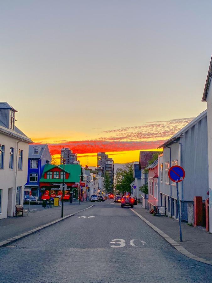 Enjoy Reykjavik Yellow Door Apartment Exteriör bild