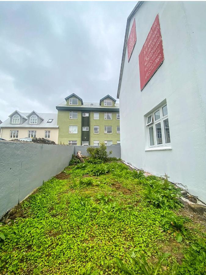Enjoy Reykjavik Yellow Door Apartment Exteriör bild