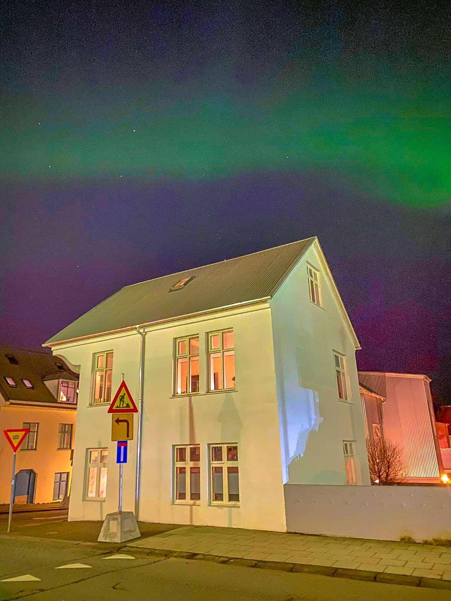Enjoy Reykjavik Yellow Door Apartment Exteriör bild