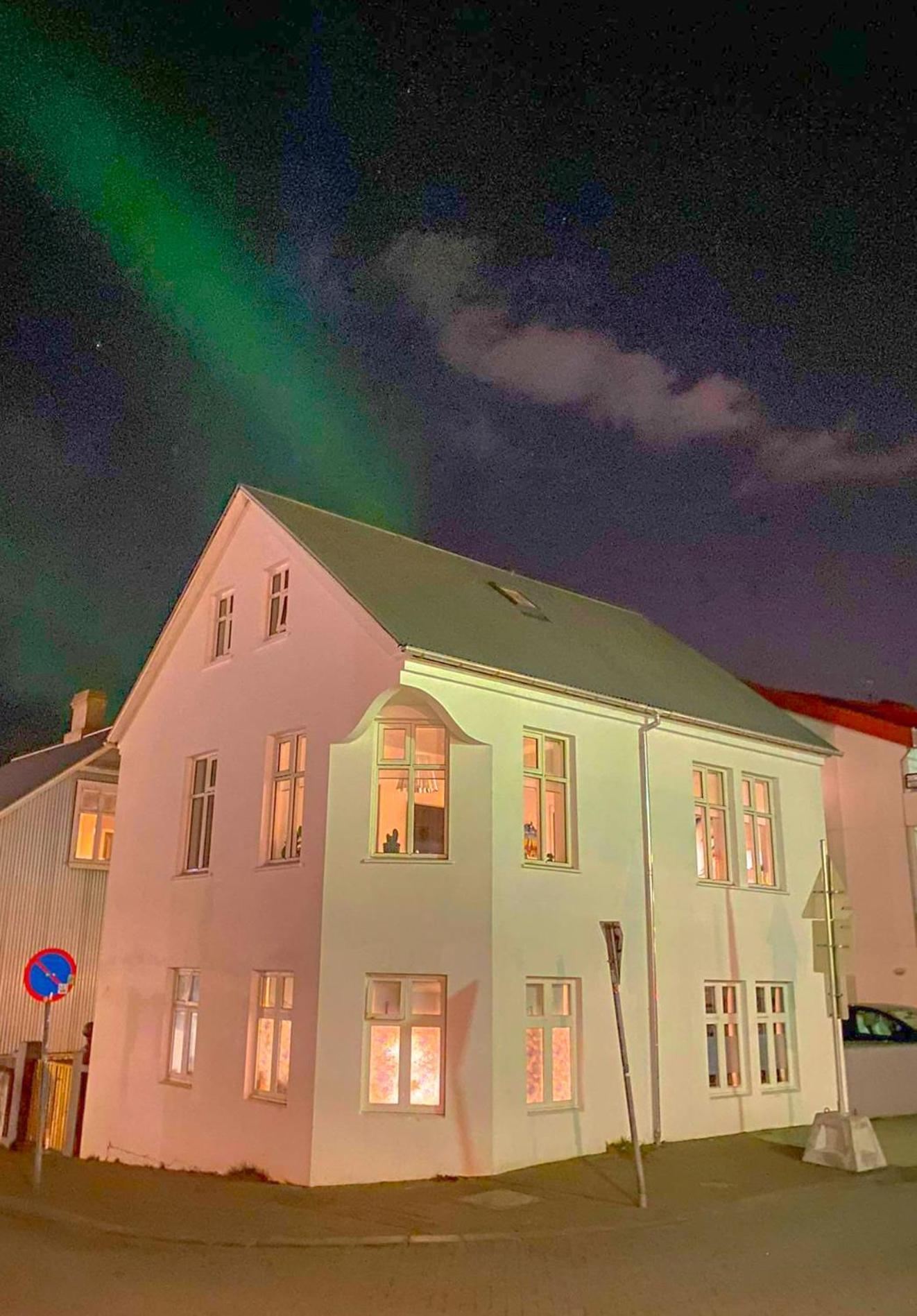 Enjoy Reykjavik Yellow Door Apartment Exteriör bild