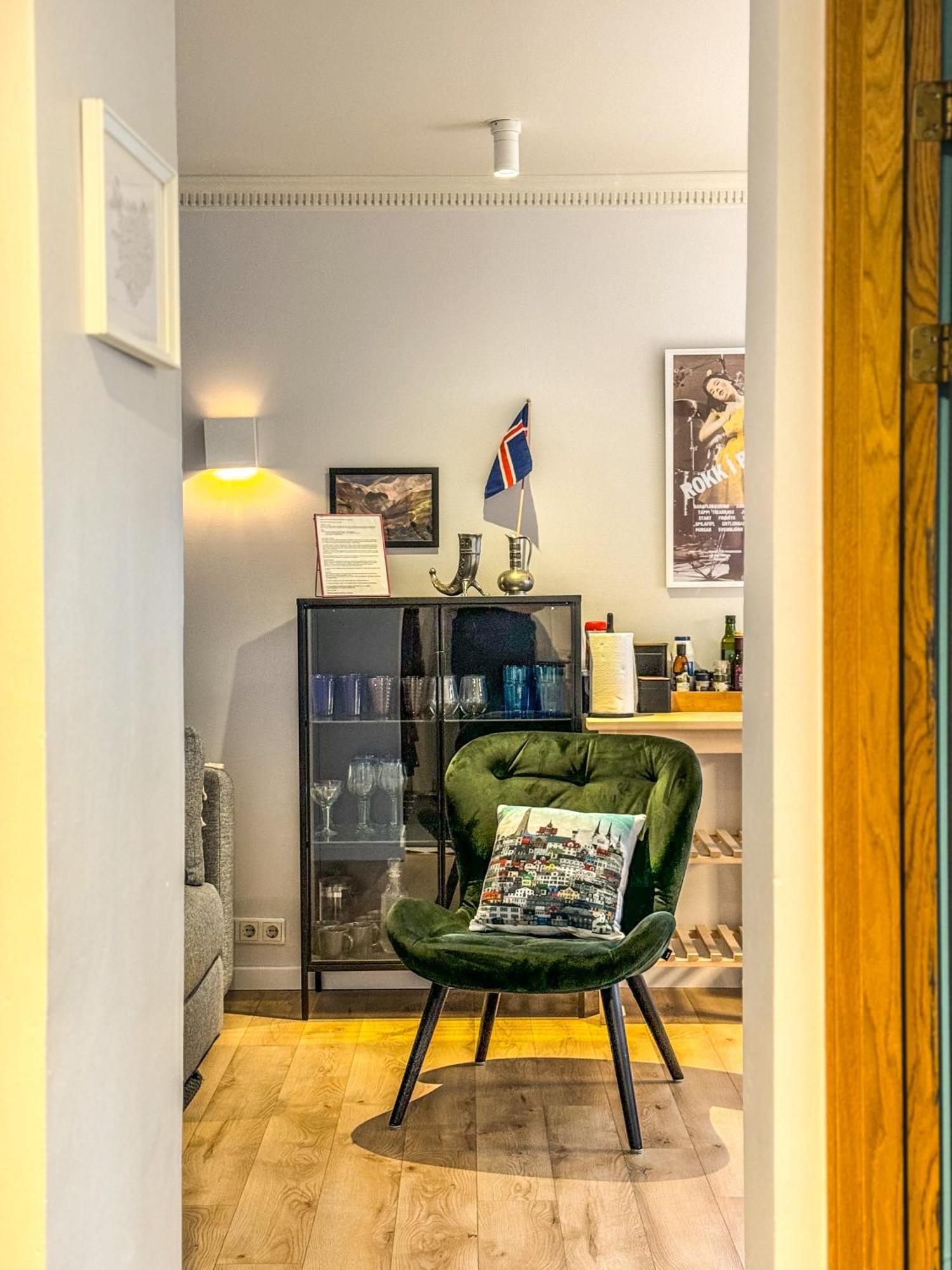 Enjoy Reykjavik Yellow Door Apartment Exteriör bild